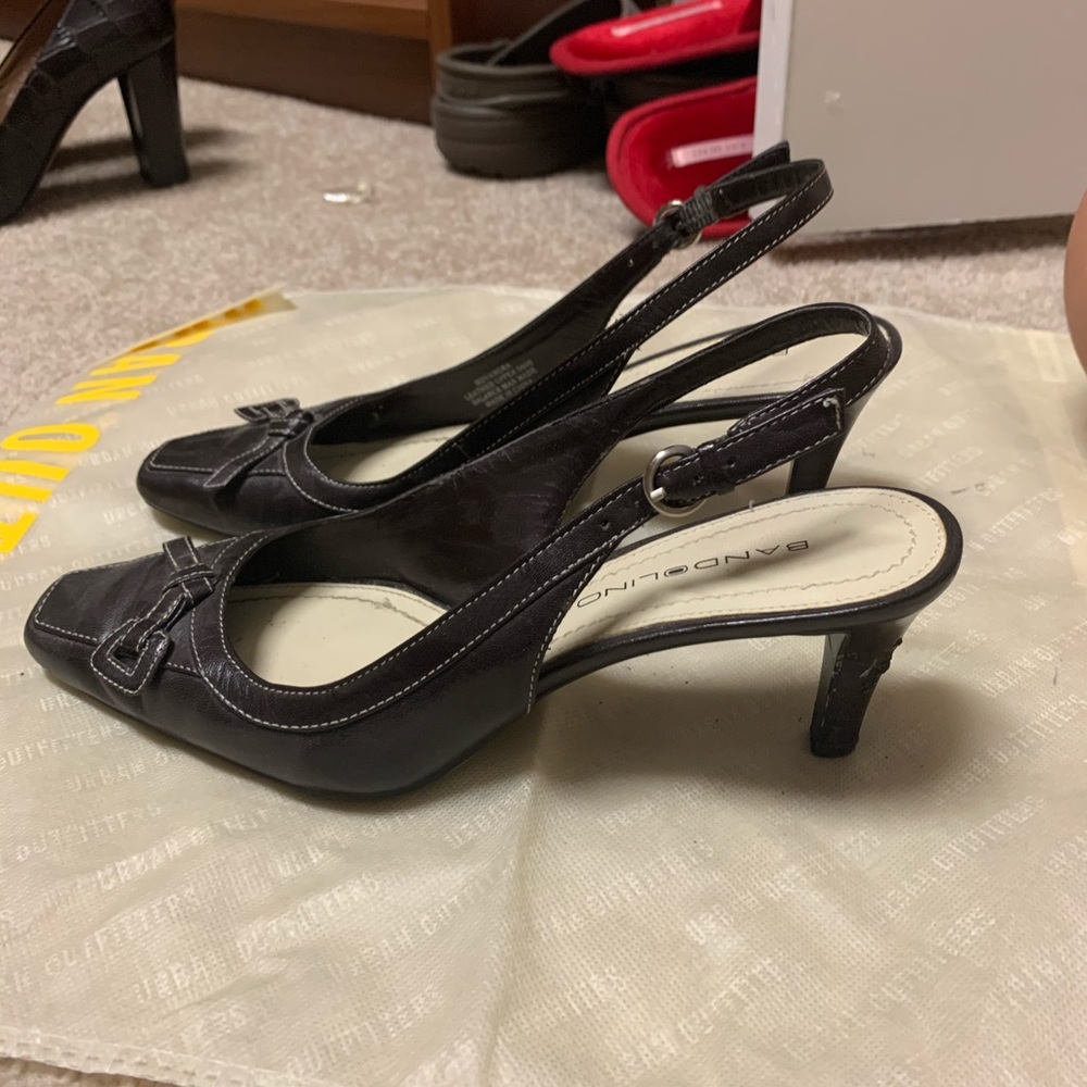 Bandolino small dark brown heels